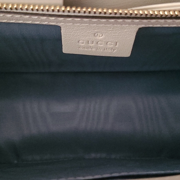 Gucci Stunning Mid size bag with amazing detais.  100% AUTHENTIC! - Picture 5 of 8
